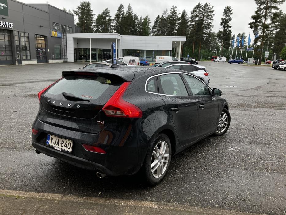 VOLVO V40 2016