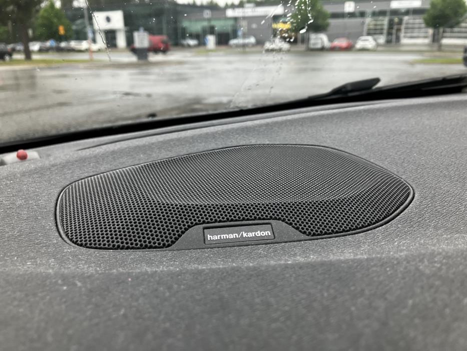 VOLVO V40 2016