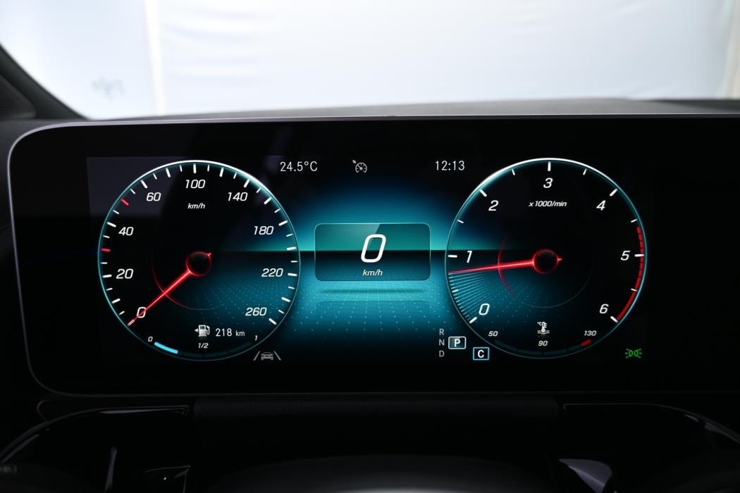 MERCEDES-BENZ GLA 2021