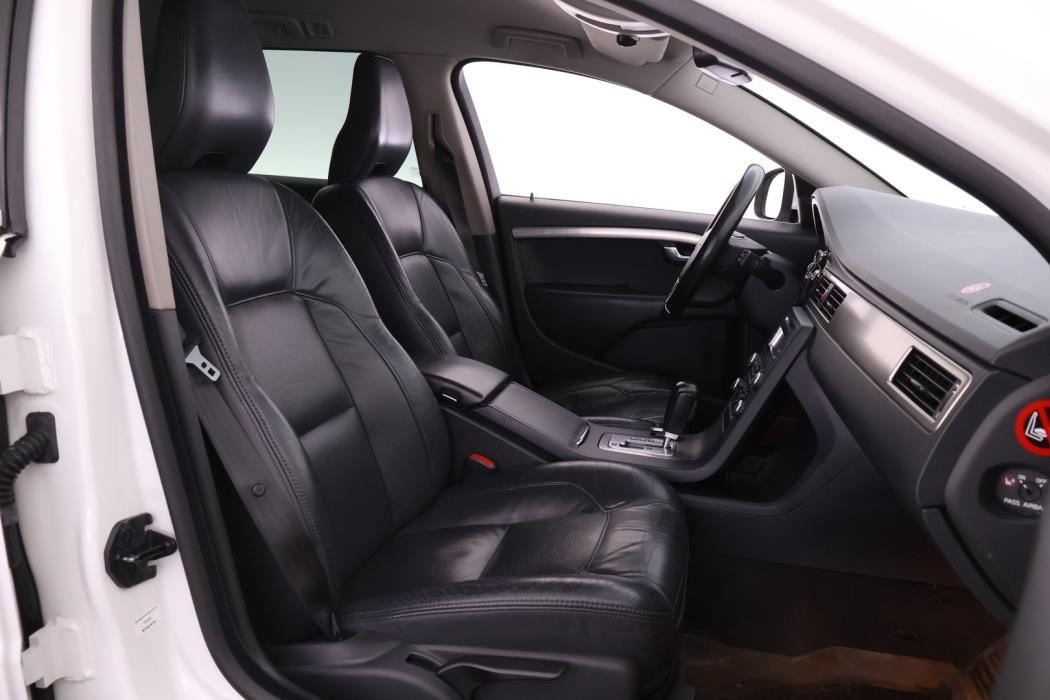 VOLVO V70 2010
