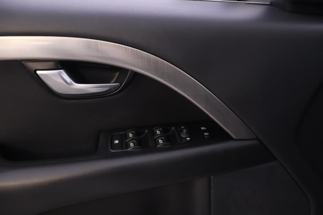 VOLVO V70 2010