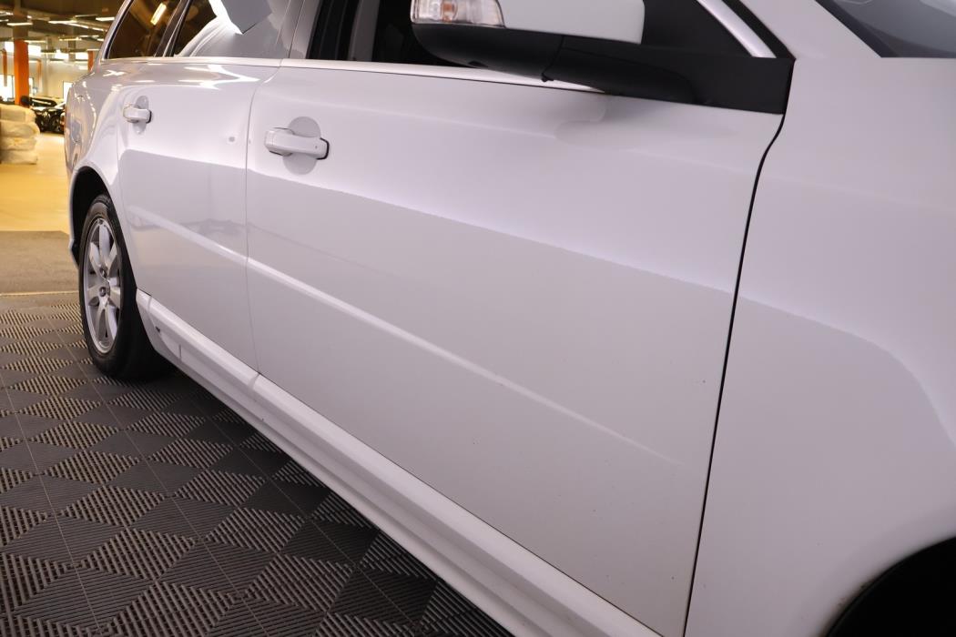 VOLVO V70 2010