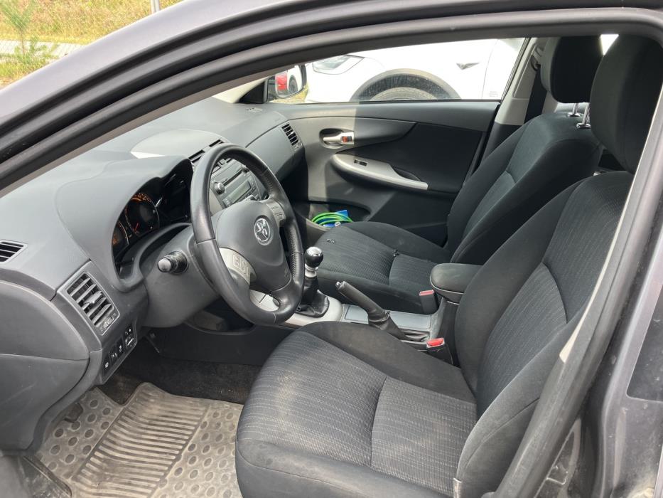TOYOTA Corolla 2010