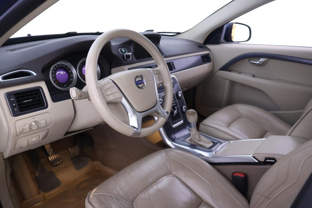 VOLVO V70 2012