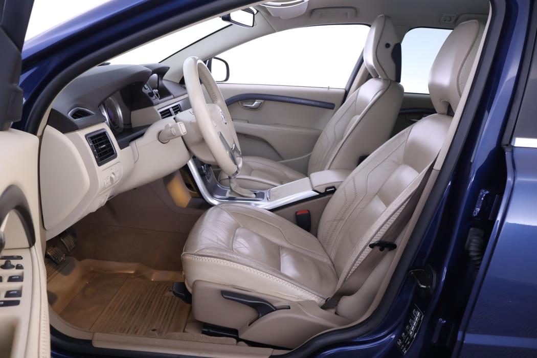 VOLVO V70 2012