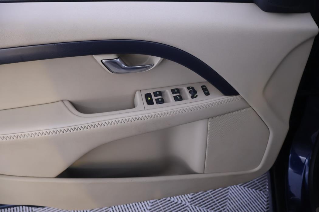 VOLVO V70 2012