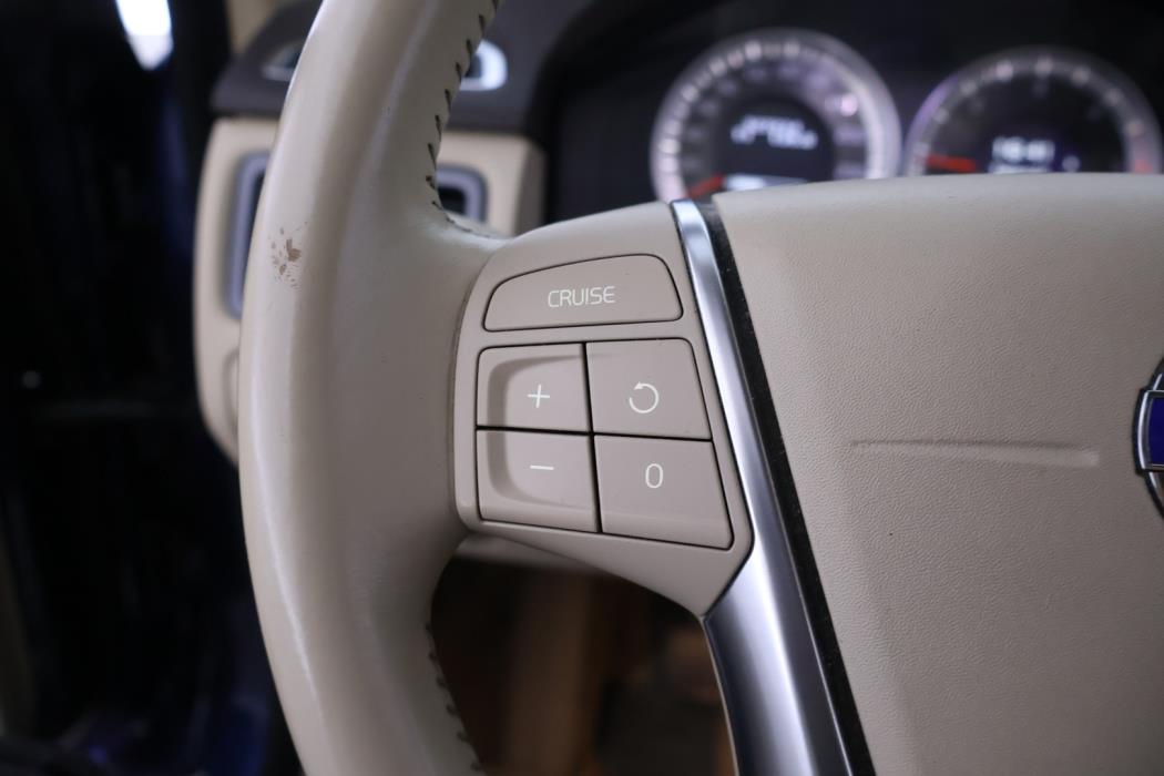 VOLVO V70 2012
