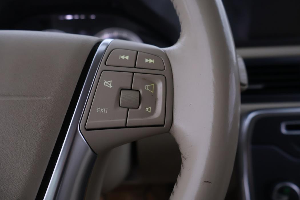 VOLVO V70 2012