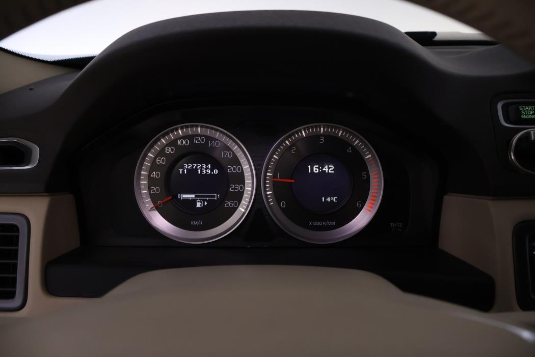 VOLVO V70 2012
