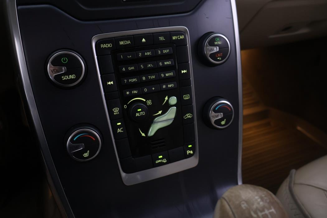 VOLVO V70 2012
