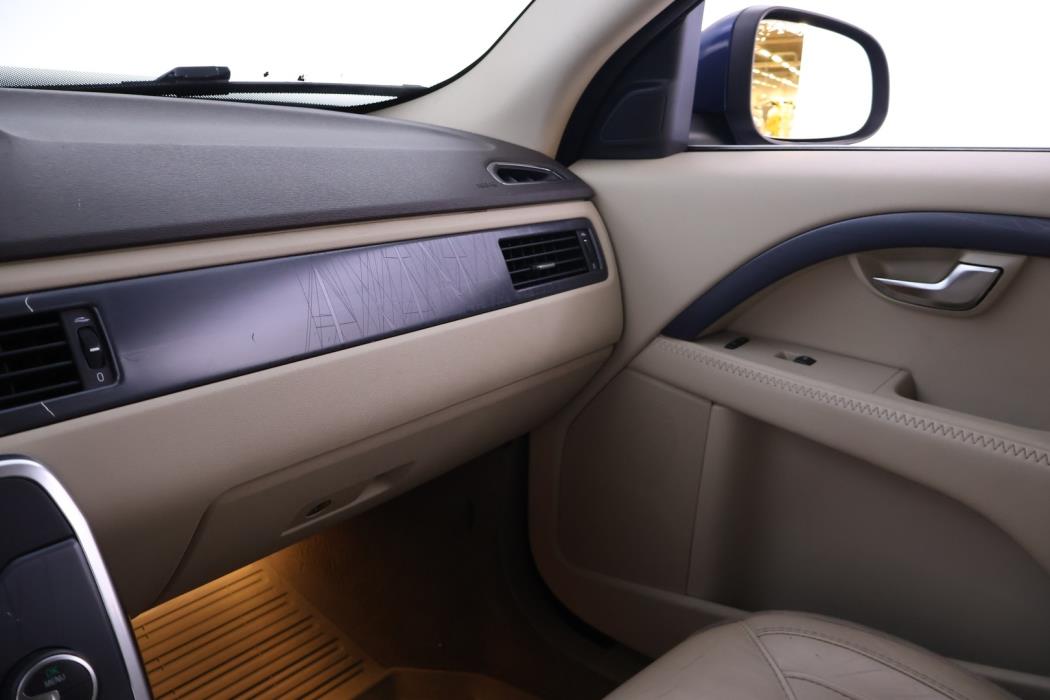 VOLVO V70 2012