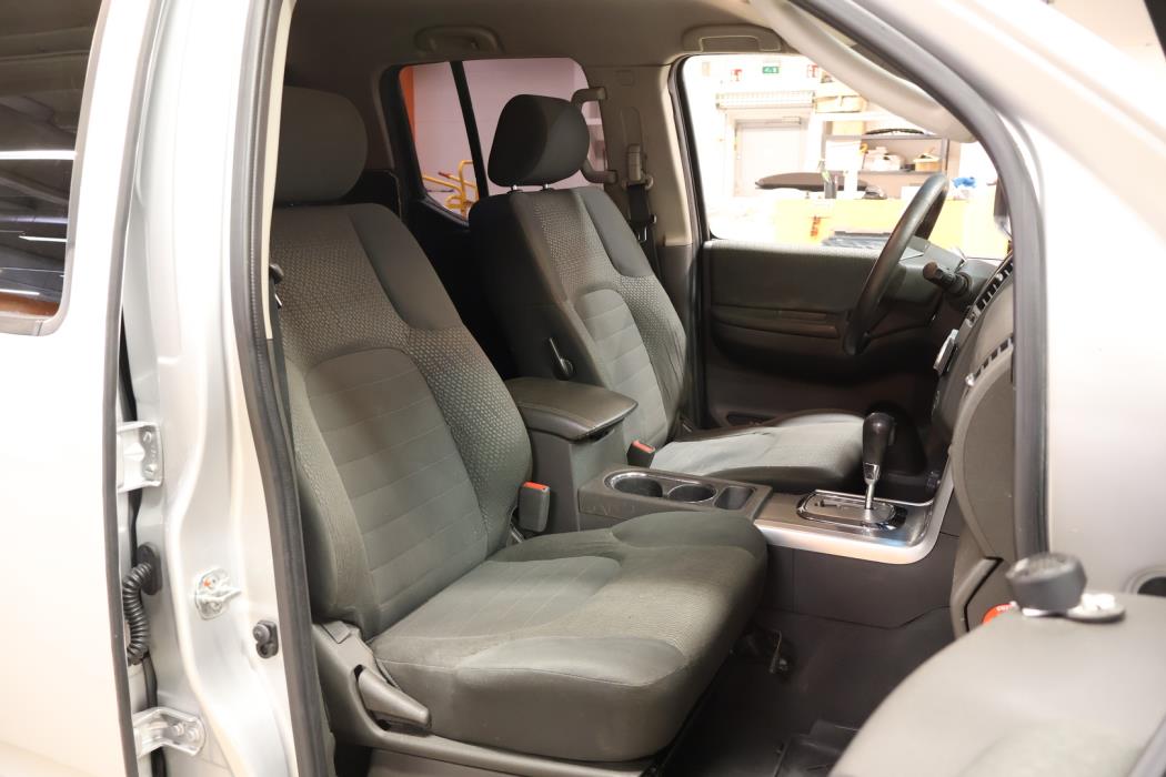NISSAN Navara 2011