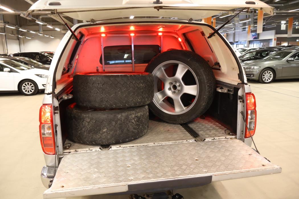 NISSAN Navara 2011