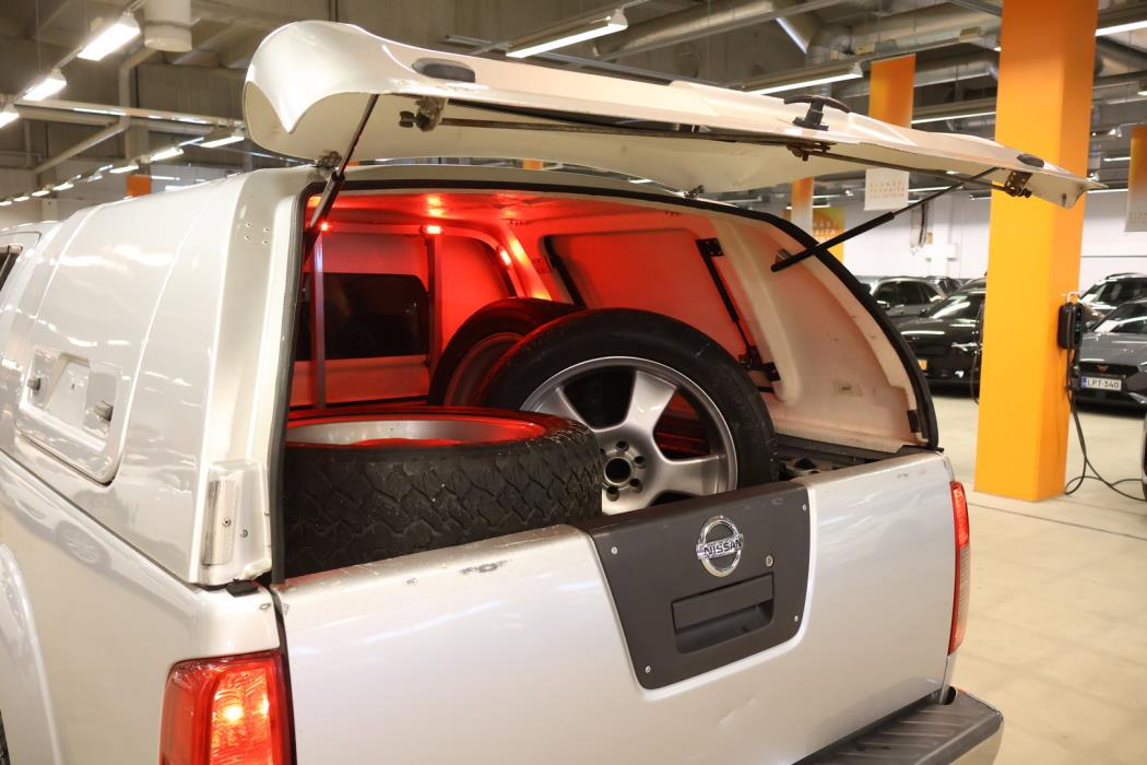 NISSAN Navara 2011