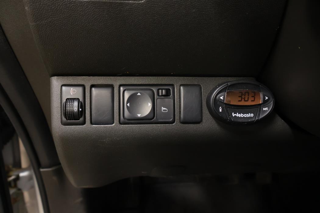 NISSAN Navara 2011