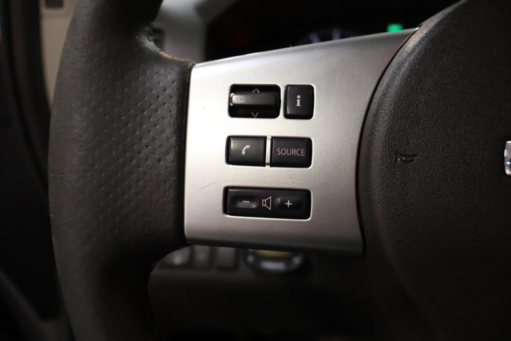NISSAN Navara 2011