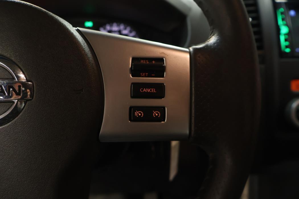 NISSAN Navara 2011