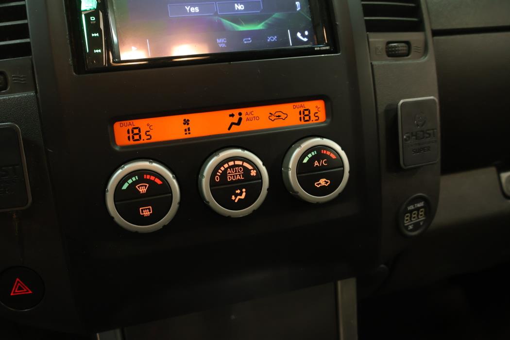 NISSAN Navara 2011