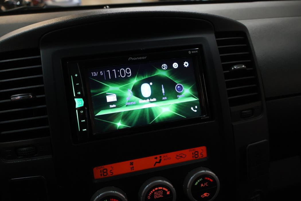 NISSAN Navara 2011