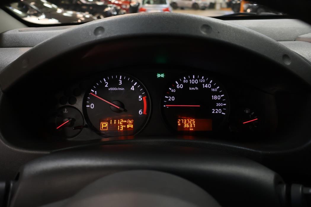 NISSAN Navara 2011