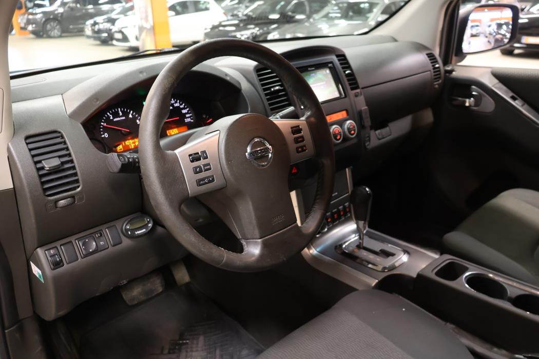NISSAN Navara 2011