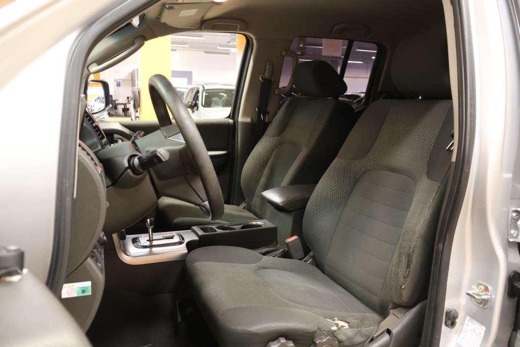 NISSAN Navara 2011