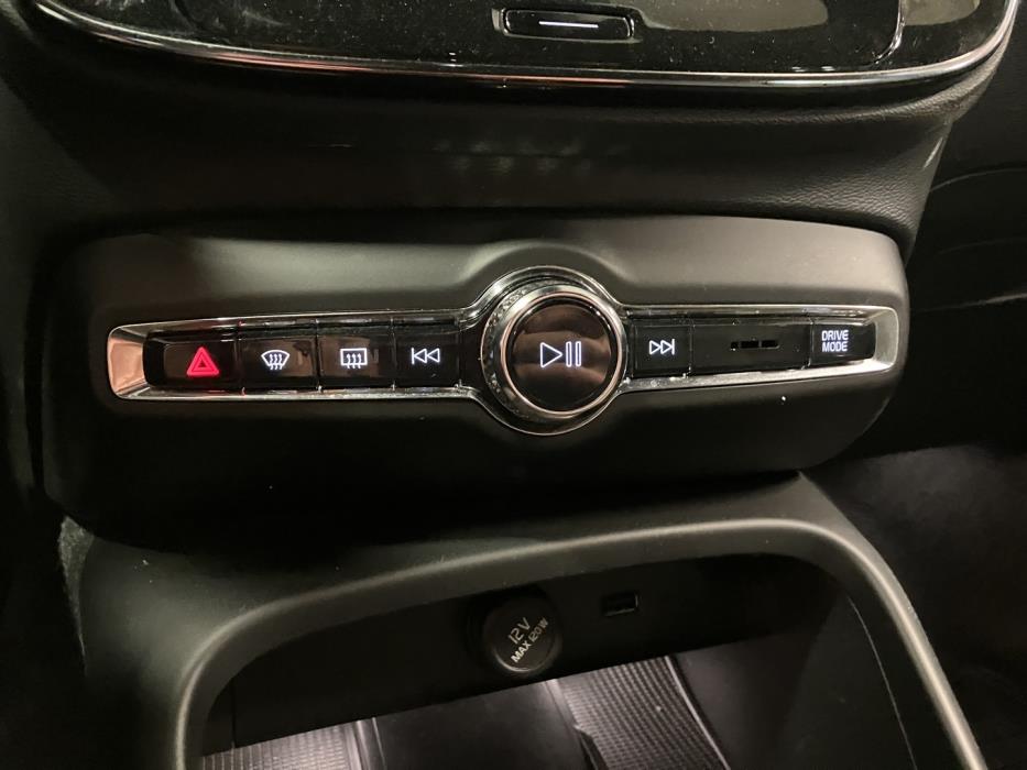 VOLVO XC40 2021