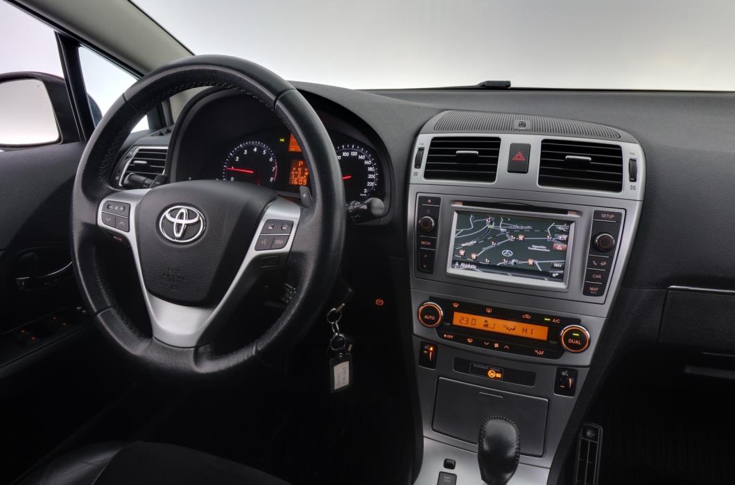 TOYOTA Avensis 2015