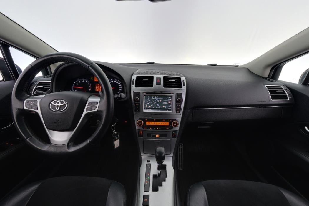 TOYOTA Avensis 2015