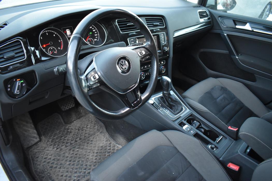 VOLKSWAGEN Golf 2015