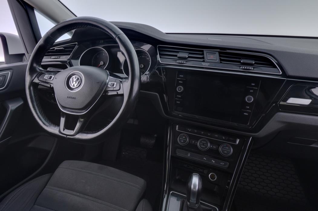 VOLKSWAGEN Touran 2019