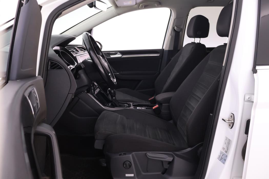 VOLKSWAGEN Touran 2019