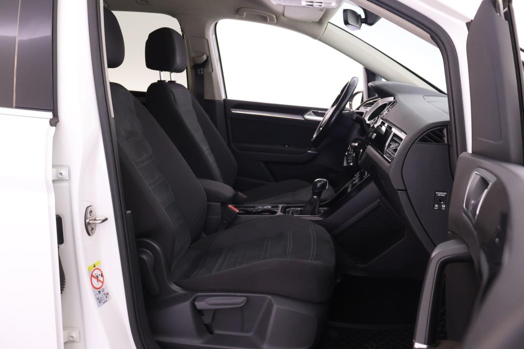 VOLKSWAGEN Touran 2019