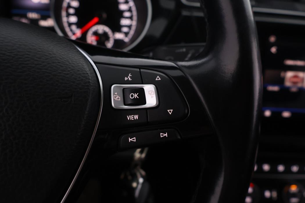 VOLKSWAGEN Touran 2019