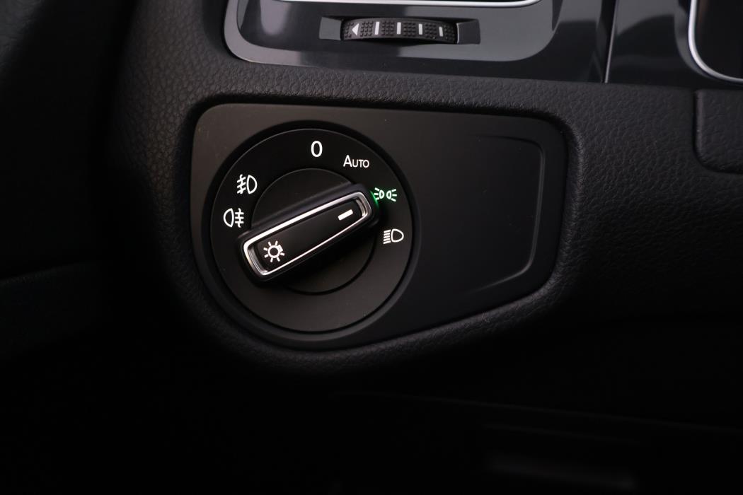 VOLKSWAGEN Golf 2020