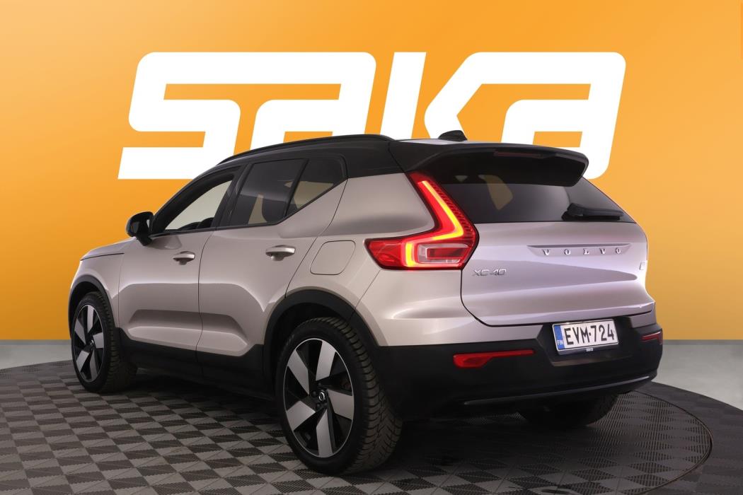 VOLVO XC40 2023