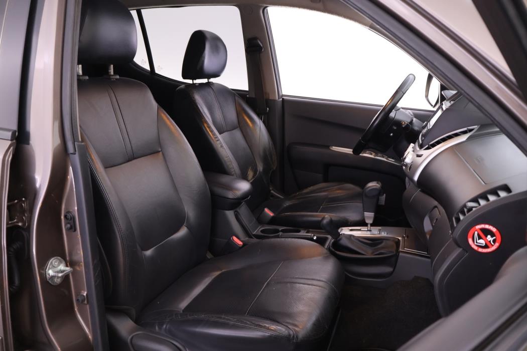 MITSUBISHI L200 2014