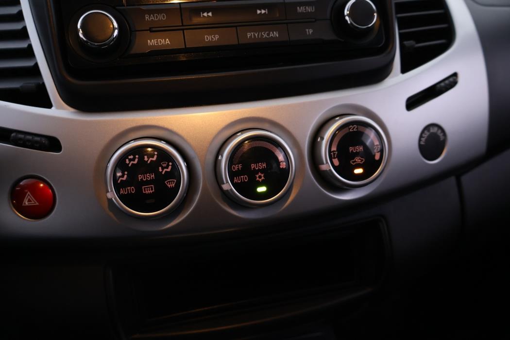 MITSUBISHI L200 2014