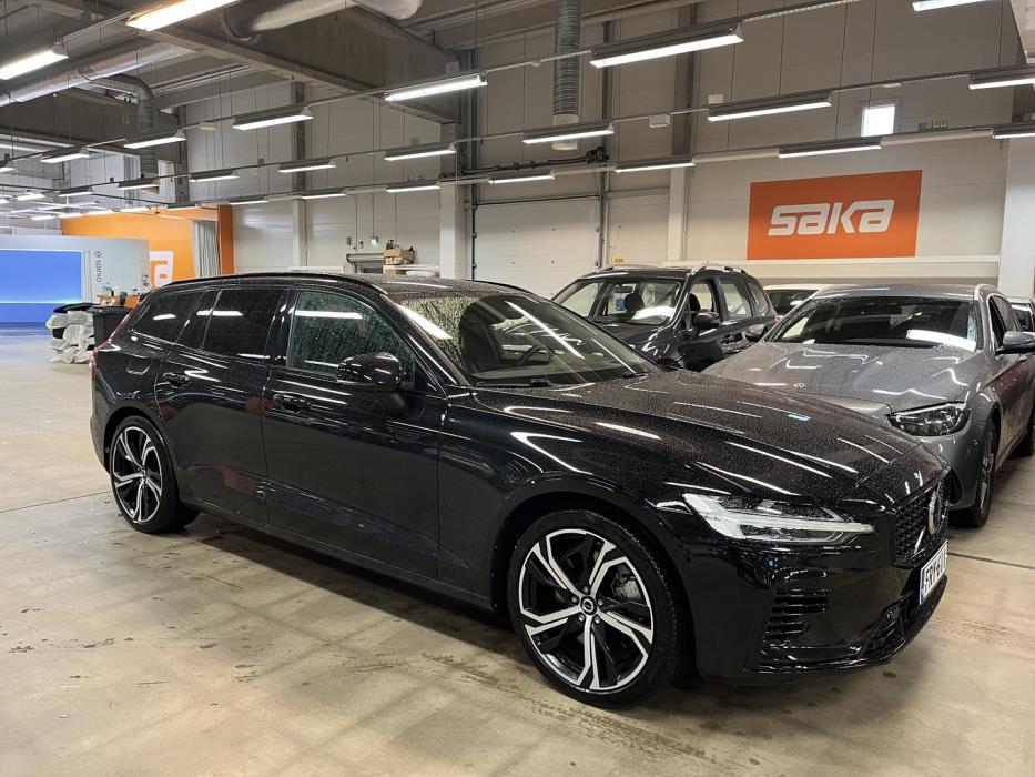 VOLVO V60 2025