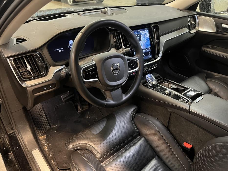 VOLVO V60 2025