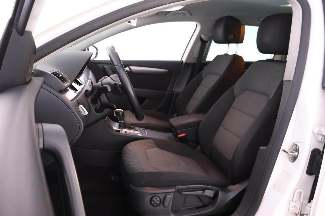 VOLKSWAGEN Passat 2011