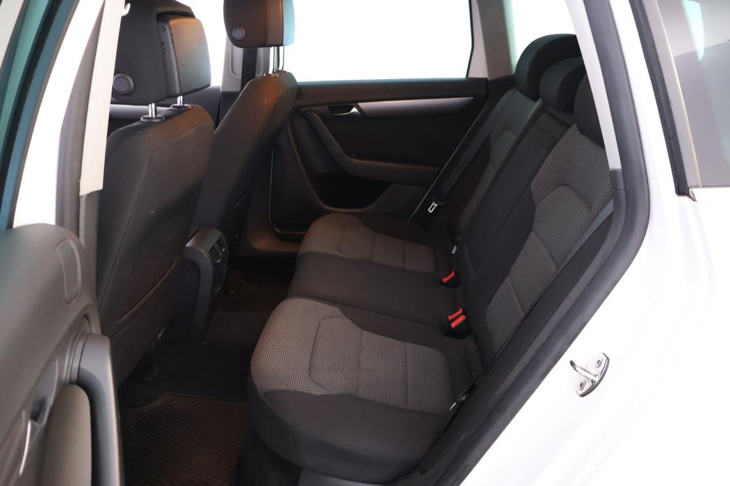 VOLKSWAGEN Passat 2011