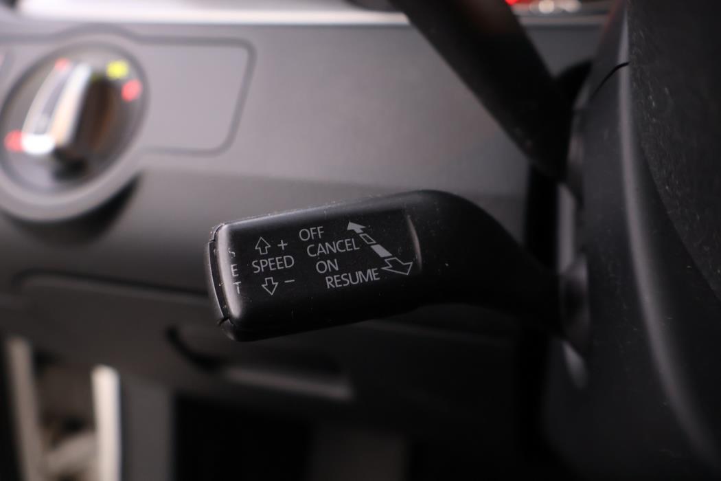 VOLKSWAGEN Passat 2011