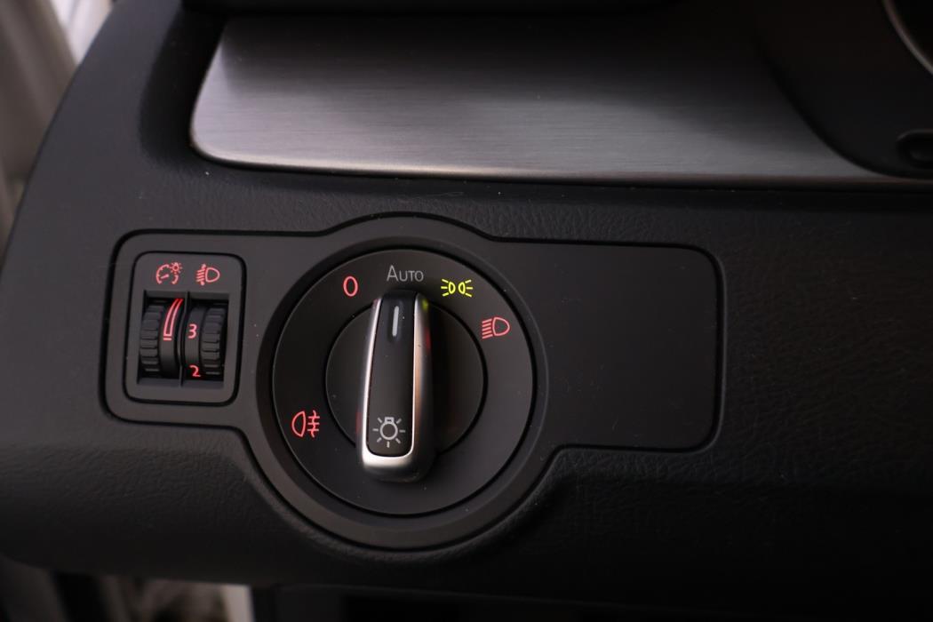 VOLKSWAGEN Passat 2011