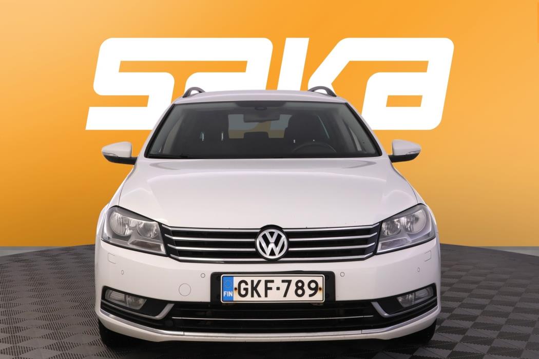 VOLKSWAGEN Passat 2011