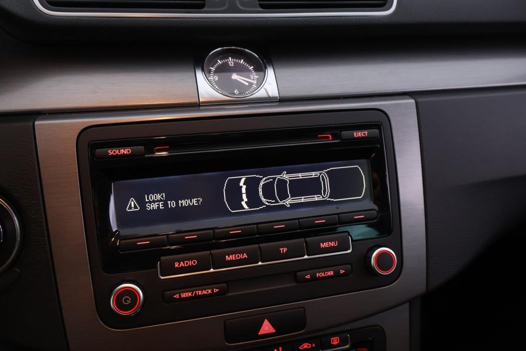 VOLKSWAGEN Passat 2011