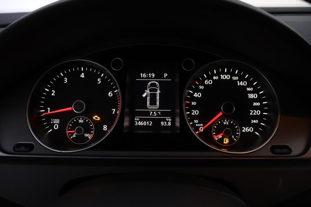 VOLKSWAGEN Passat 2011