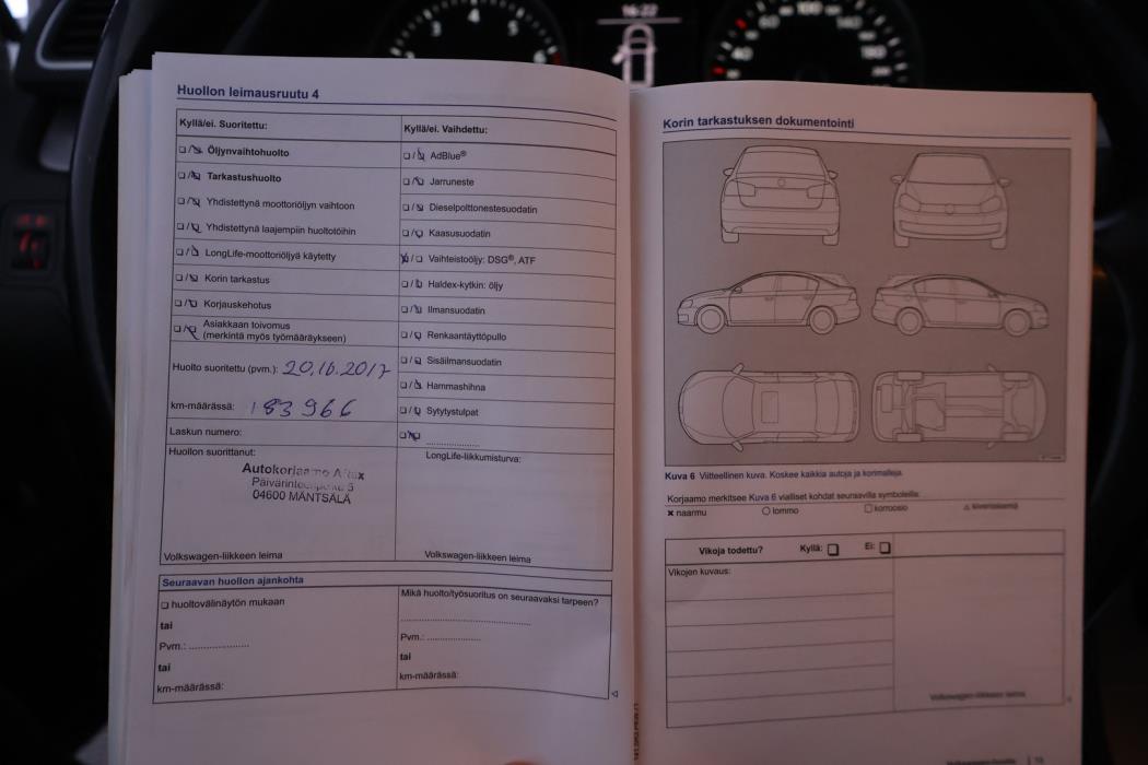 VOLKSWAGEN Passat 2011