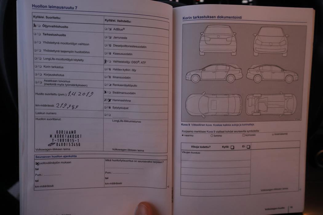 VOLKSWAGEN Passat 2011