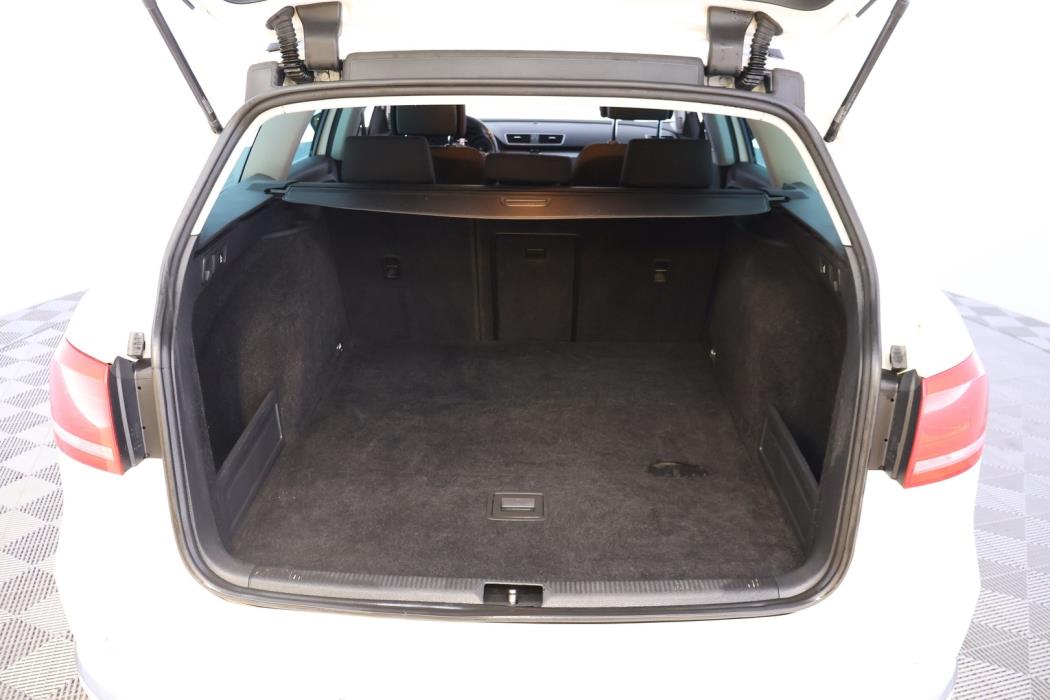 VOLKSWAGEN Passat 2011